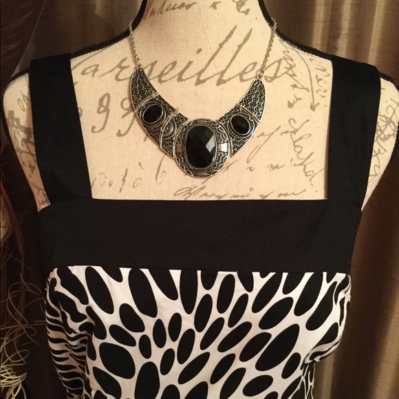 Beautiful Black & White Casual Sundress - Picture 4 of 8